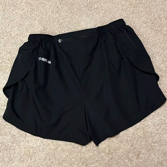 PEARL IZUMI ELITE  WOMEN’S SIZE MEDIUM ATHLETIC SHORTS - Picture 3 of 6